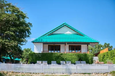 Villa aan het strand — The Joy Beach Villas